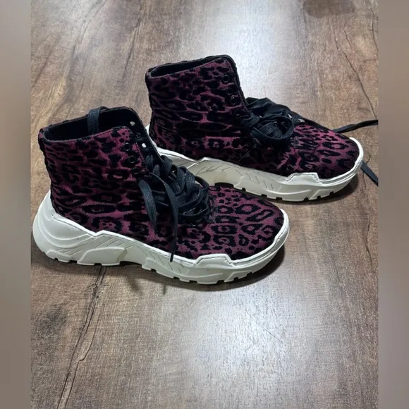 TIBI UNISEX MILO HITOP CHUNKY SNEAKERS. PURPLE JAGUAR PRINT. WOMEN’S 9 . MEN’S 7