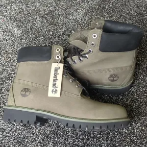 Timberland 6-Inch Premium Waterproof Boots Men’s 8.5M Olive Green A2KZQ Leather