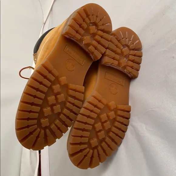 Timberland 6” Wheat Nubuck boots 7.5