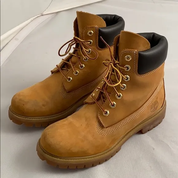 Timberland 6” Wheat Nubuck boots 7.5