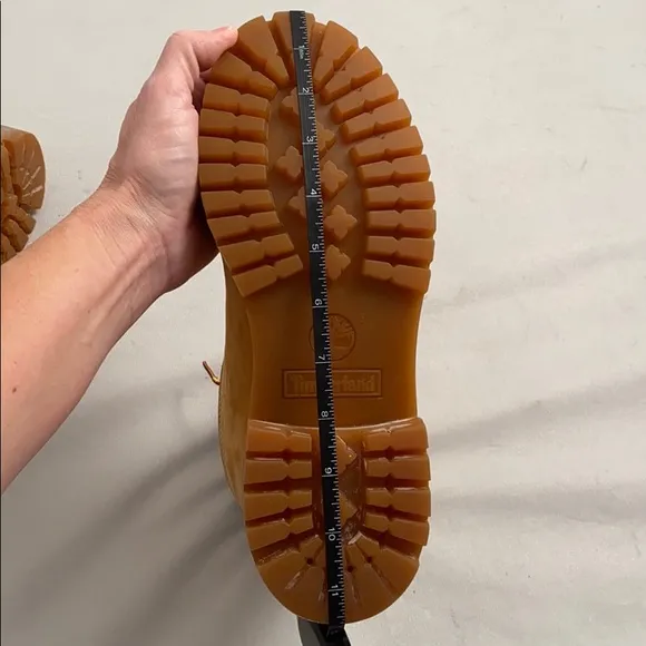 Timberland 6” Wheat Nubuck boots 7.5
