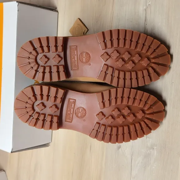 Timberland Premium 6 in Waterproof Boot Wheat Nubuck New with small defe…