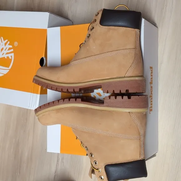 Timberland Premium 6 in Waterproof Boot Wheat Nubuck New with small defe…