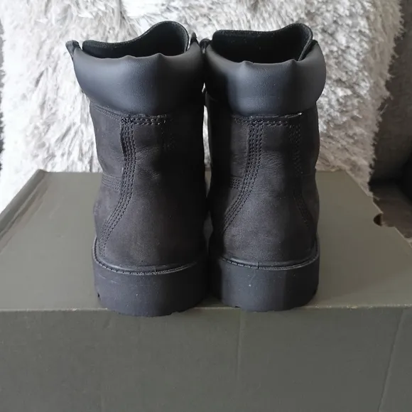 Timberland Premium 6 Inch Waterproof Boots Color Black Nubuck Size 6 Juniors