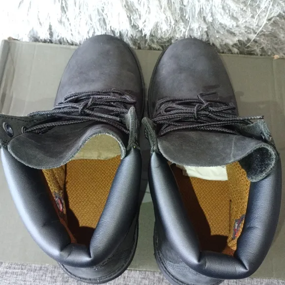 Timberland Premium 6 Inch Waterproof Boots Color Black Nubuck Size 6 Juniors