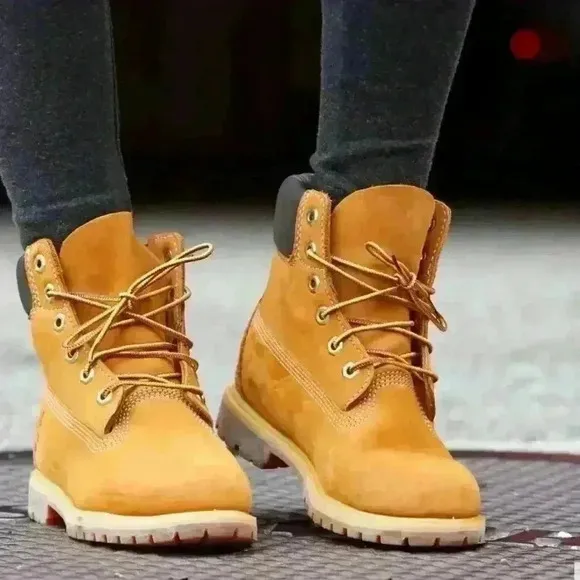 Timberland Womens Boots 6-in 10360 Original Waterproof, size 6