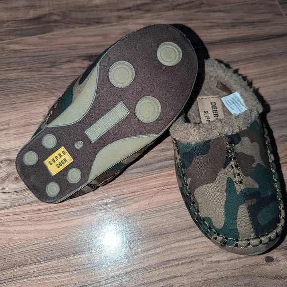 Toddler Deer Stagz camouflage slipper slides size 11 toddler. Green camo shoes
