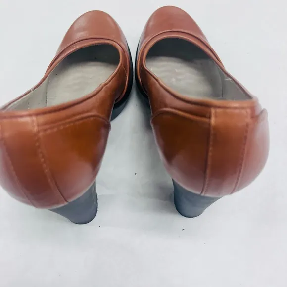 Tod's Women's Brown Leather Shoes