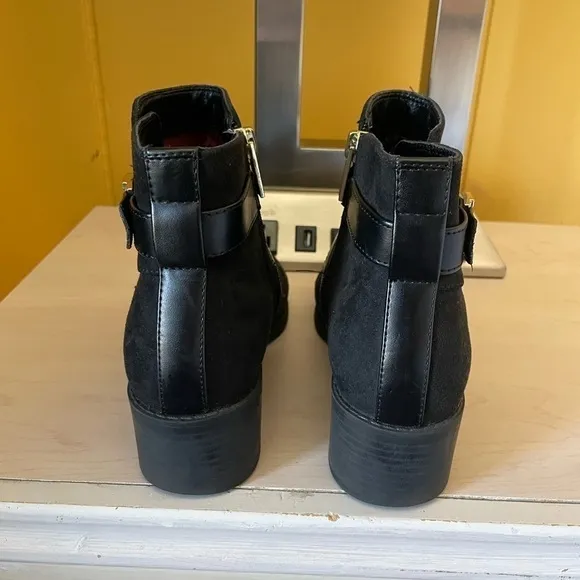 TOMMY HILFIGER Women’s Shoe Flat Ankle Booties Black Suede Gold Accents Size 6.5
