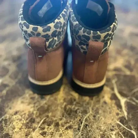 Toms Women Size 9 Mojave Oiled Waterproof Ember Nubuck Leopard Suede Mid Boots