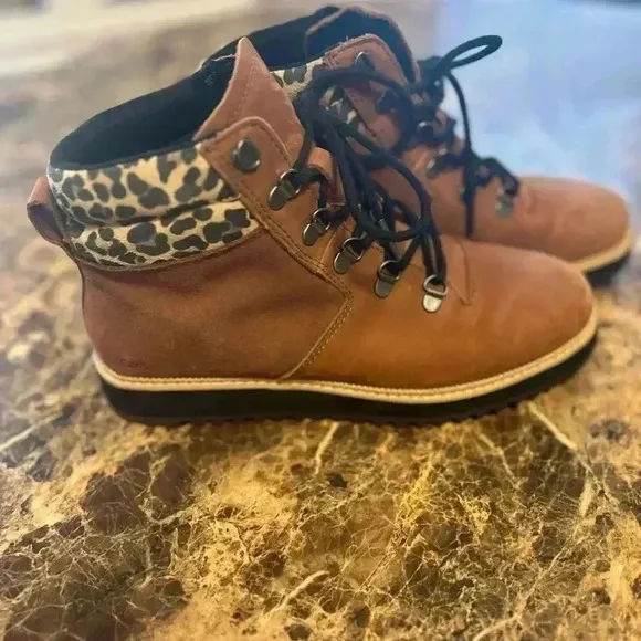Toms Women Size 9 Mojave Oiled Waterproof Ember Nubuck Leopard Suede Mid Boots