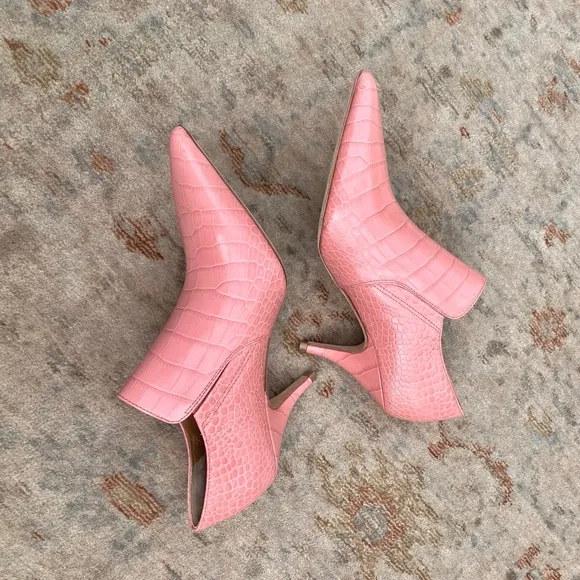 Tory Burch NWT Georgina Embossed Pink Pointy Toe Ankle Boots Sz 9