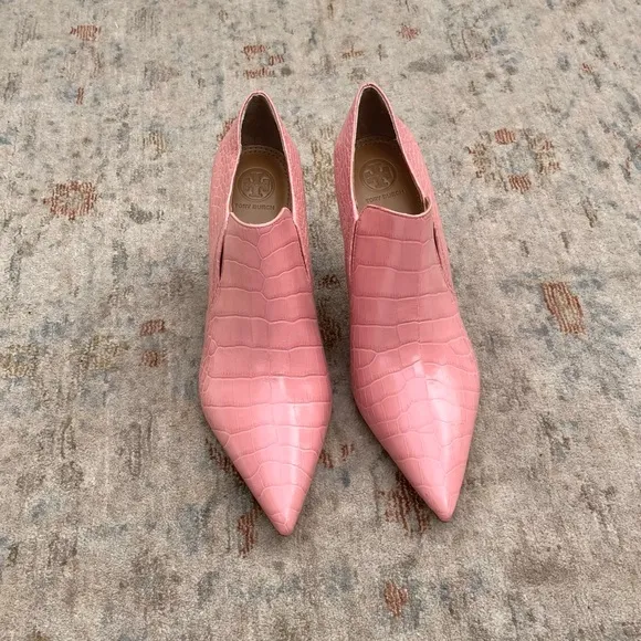 Tory Burch NWT Georgina Embossed Pink Pointy Toe Ankle Boots Sz 9