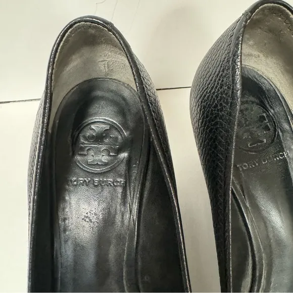 Tory Burch Sally Black Leather Silver Medallion Wedge Pumps Heels 8M women shoe