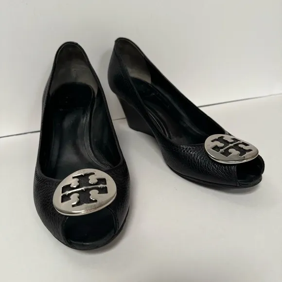 Tory Burch Sally Black Leather Silver Medallion Wedge Pumps Heels 8M women shoe