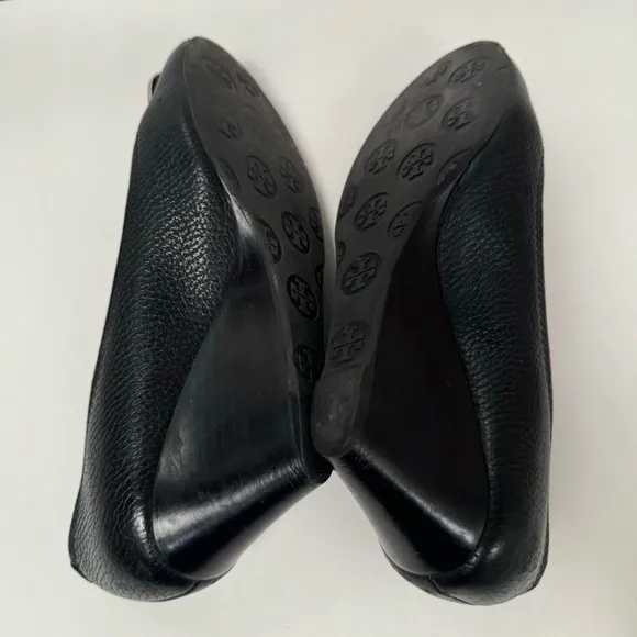 Tory Burch Sally Black Leather Silver Medallion Wedge Pumps Heels 8M women shoe
