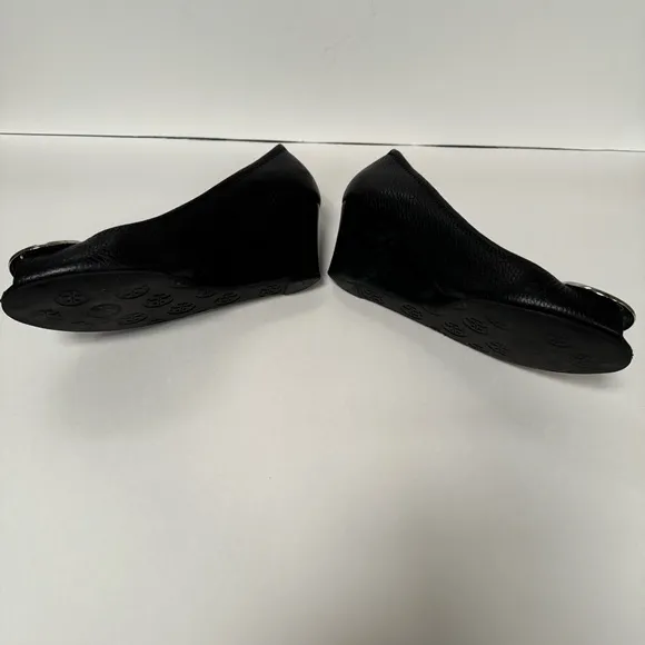 Tory Burch Sally Black Leather Silver Medallion Wedge Pumps Heels 8M women shoe