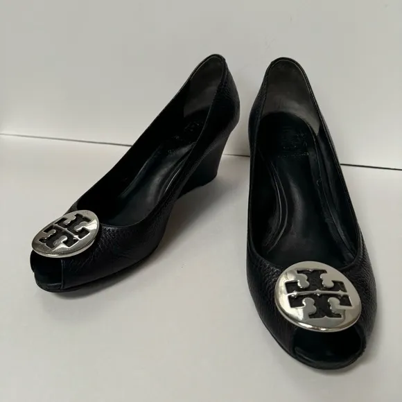 Tory Burch Sally Black Leather Silver Medallion Wedge Pumps Heels 8M women shoe