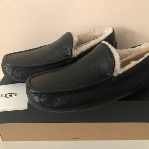 UGG Ascot Leather Black Slipper. Size: 11, 12