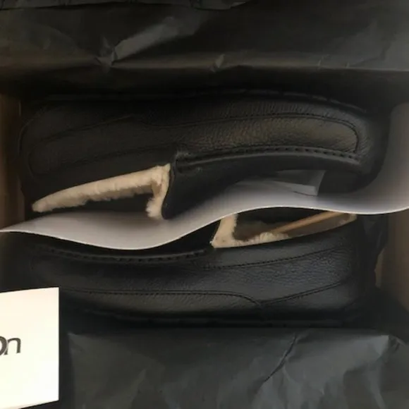 UGG Ascot Leather Black Slipper. Size: 11, 12
