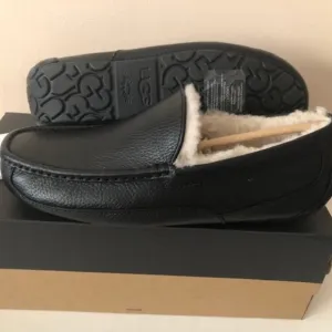 UGG Ascot Leather Black Slipper. Size: 11, 12
