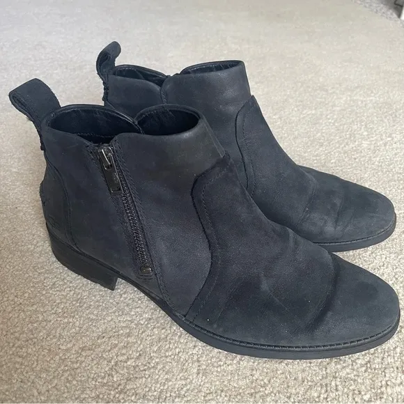 Ugg Aureo ll Waterproof Ankle Boots US9 EU40 Black Zip Up