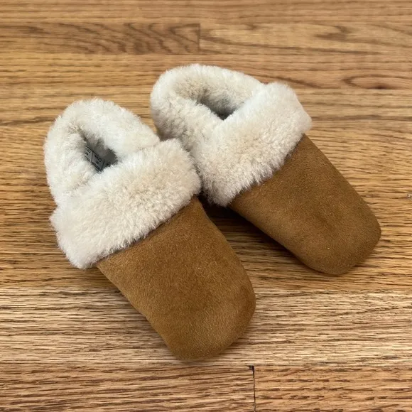 UGG Baby Infant Suede Booties Slipper Shoes 4-12M (Size 2/3)