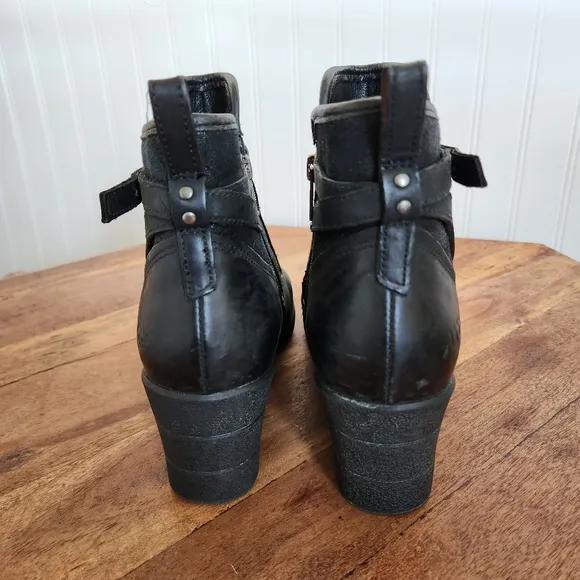 UGG Black Emalie Cozy Waterproof Leather Wedge Ankle Boots 9