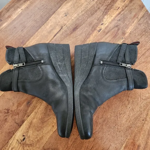 UGG Black Emalie Cozy Waterproof Leather Wedge Ankle Boots 9