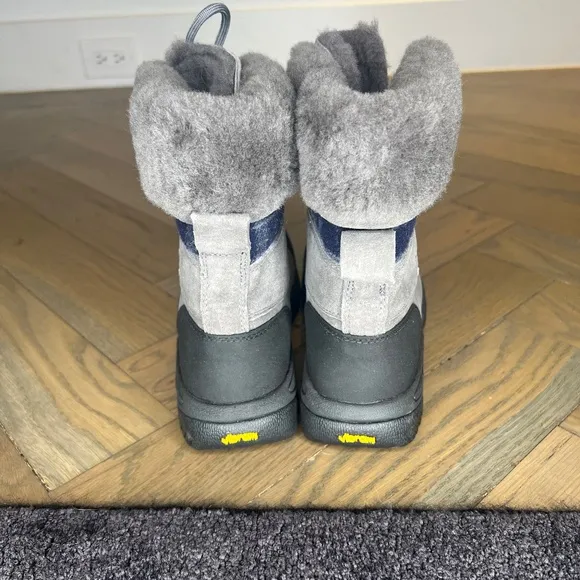 UGG BOOTS BUTTE II GRAY LEATHER SIZE YOUTH 4 FIT'S WOMEN'S 6