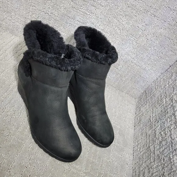 UGG Devorah Women's Size 7.5 US Black Leather Wedge Heel Waterproof Ankle Boots