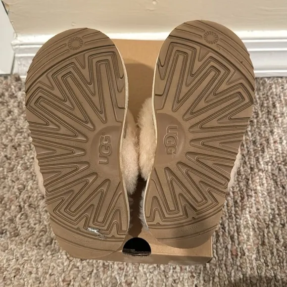 UGG Kids K Cozy II Metallic Gold slippers- size kids US 13