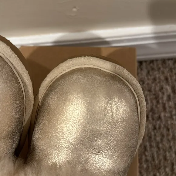 UGG Kids K Cozy II Metallic Gold slippers- size kids US 13