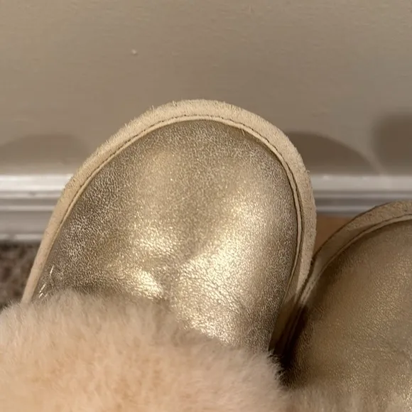 UGG Kids K Cozy II Metallic Gold slippers- size kids US 13