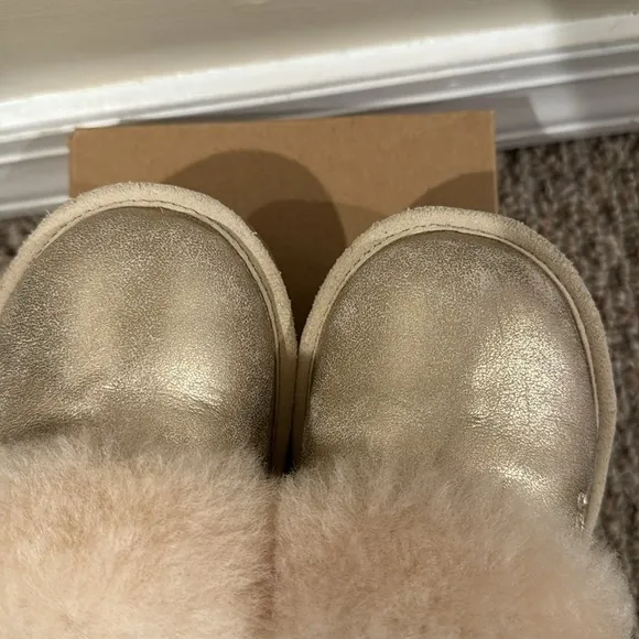 UGG Kids K Cozy II Metallic Gold slippers- size kids US 13