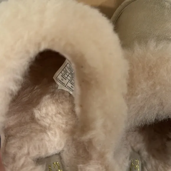 UGG Kids K Cozy II Metallic Gold slippers- size kids US 13