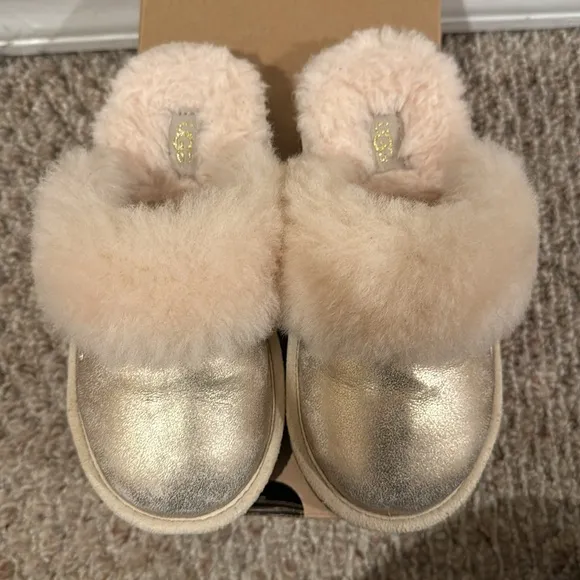 UGG Kids K Cozy II Metallic Gold slippers- size kids US 13