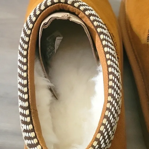 Ugg Koolaburra Tan Loafers Slip-On Comfort Size 6 New in the Box