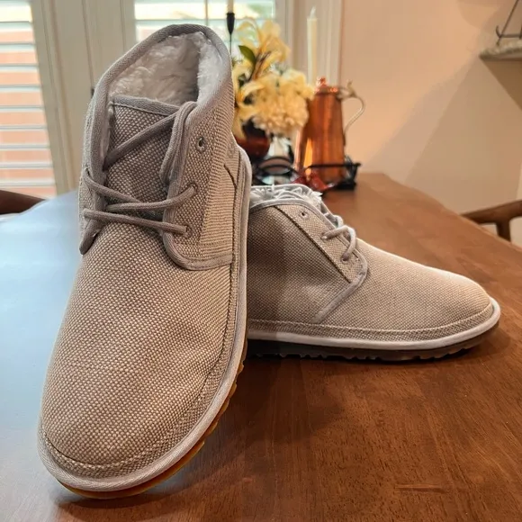 UGG Neumel Natural Boot Ankle Chukka Lace Up Shoes Men size 11, NWOB Comfy Cozy