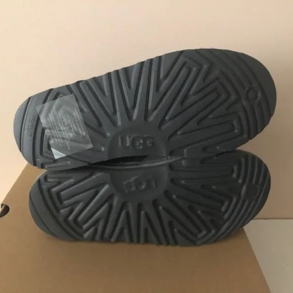 UGG Neumel Suede Leather Boot. Chukka. Size: 7