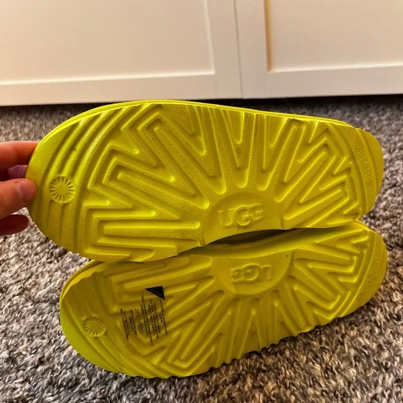 UGG Tasman LTA New‎ Women’s Neon Yellow Puffer Shoes Size US 5