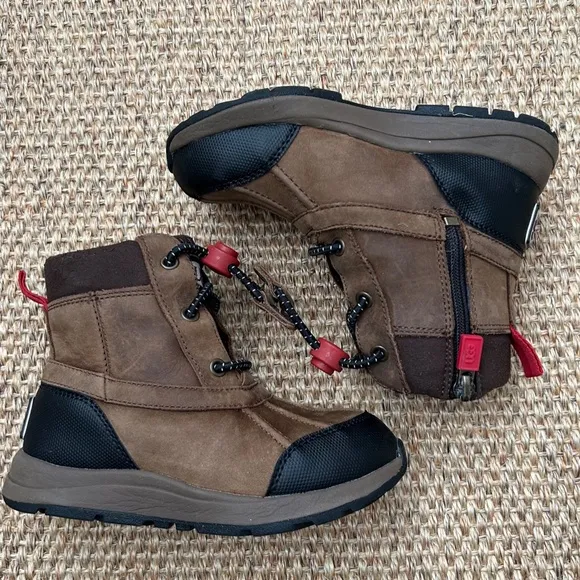 UGG Turlock Waterproof Snow Boot in Walnut