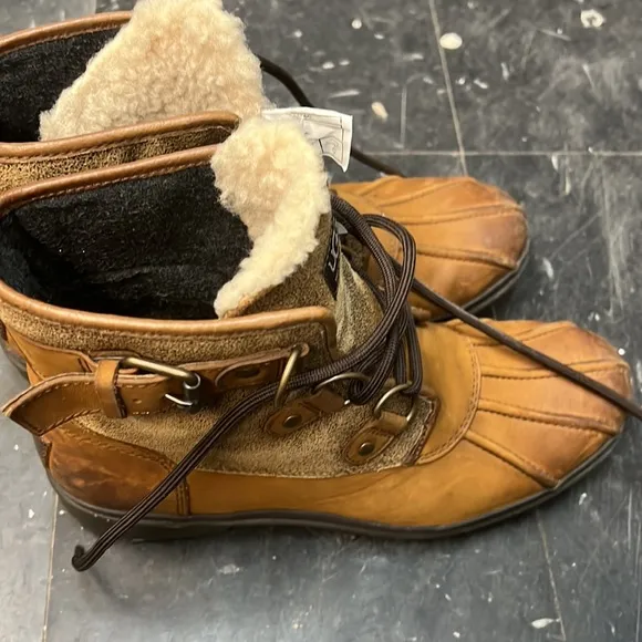 UGG Waterproof Boots Sz 8