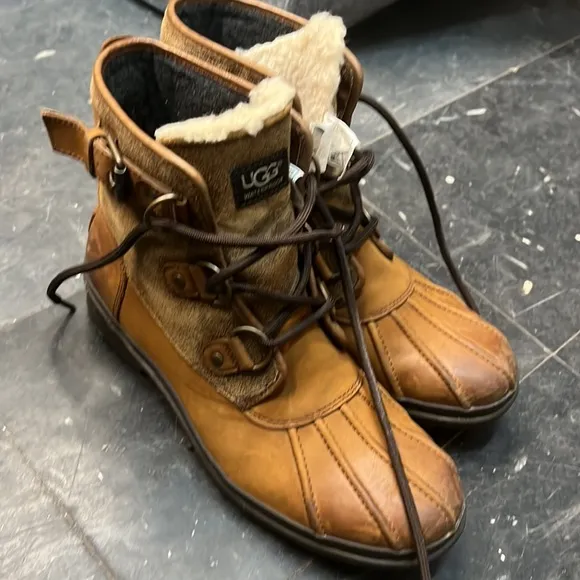 UGG Waterproof Boots Sz 8