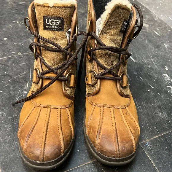 UGG Waterproof Boots Sz 8