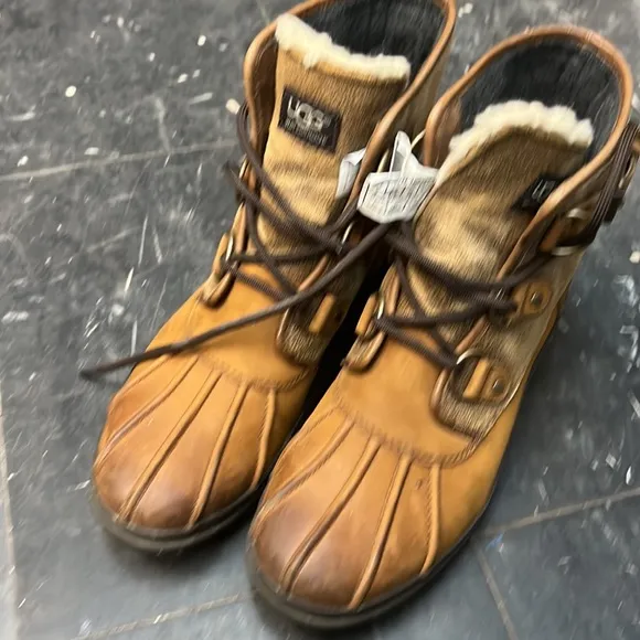 UGG Waterproof Boots Sz 8