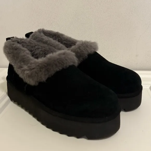 UGG Women's Black and Gray Fur-Lined Shoes