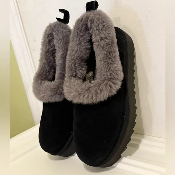 UGG Women's Black and Gray Fur-Lined Shoes