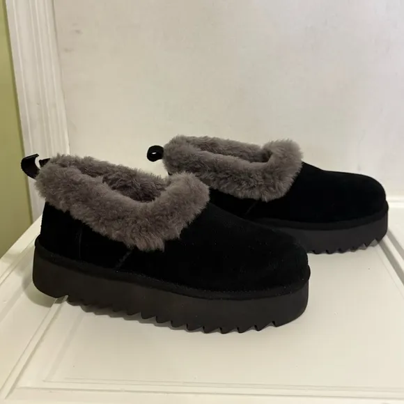UGG Women's Black and Gray Fur-Lined Shoes