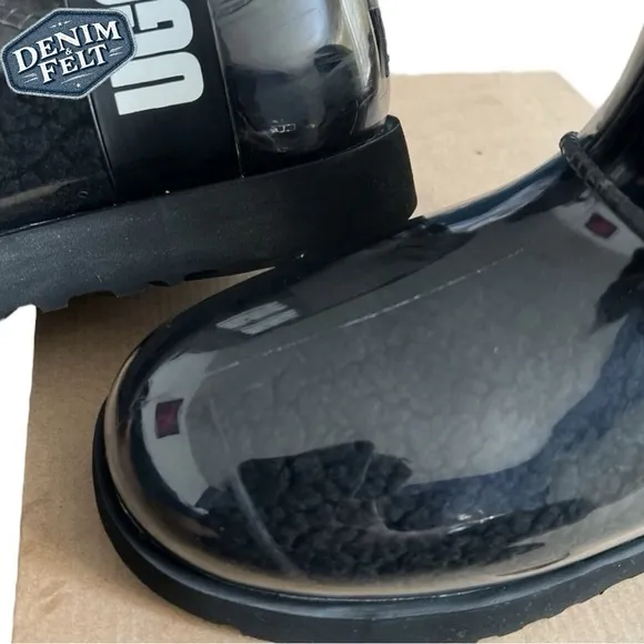 UGG Women’s Black/Clear Classic Mini Large LOGO Fleece Lined Boots/Bootie | NEW